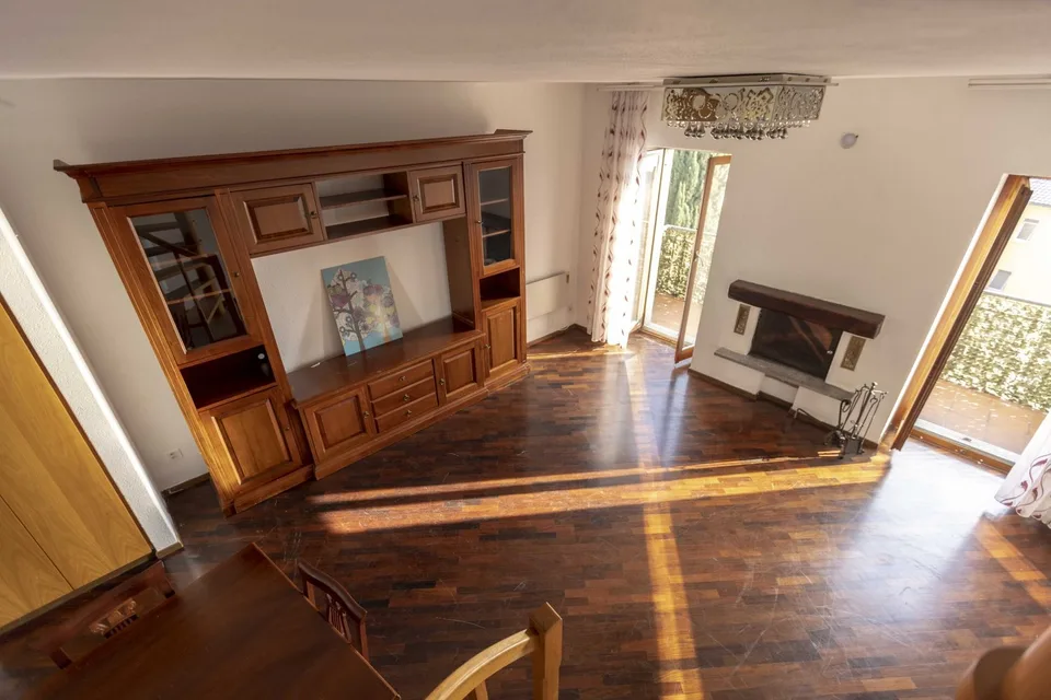 Geschäftlich - Charmantes 3.5-Zimmer-Duplex mit Seeblick in Ruvigliana