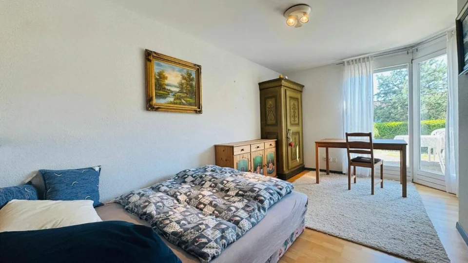 Charming 5.5-room row house with garden, new roof, garage, and parking space