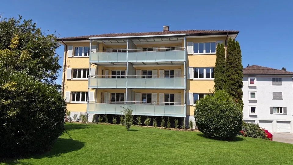 Komplett renovierte 4-Zimmer-Wohnung mit grossem Balkon