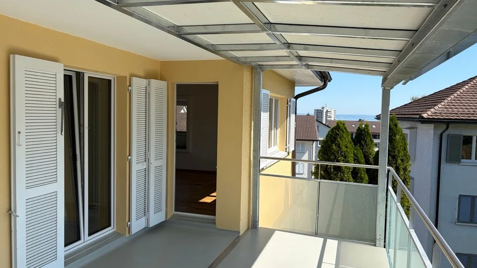 Komplett renovierte 4-Zimmer-Wohnung mit grossem Balkon