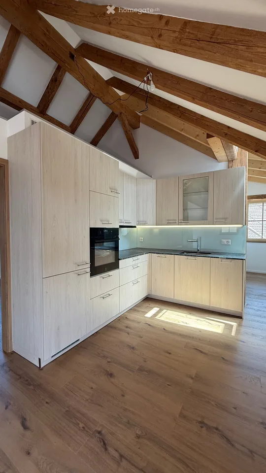 Erstbezug!         Charmante 3.5-Zimmer-Dachwohnung mit Galerie & Lift in Benken ZH