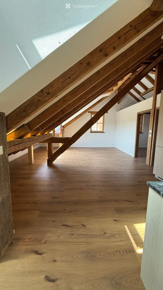 Erstbezug!         Charmante 3.5-Zimmer-Dachwohnung mit Galerie & Lift in Benken ZH