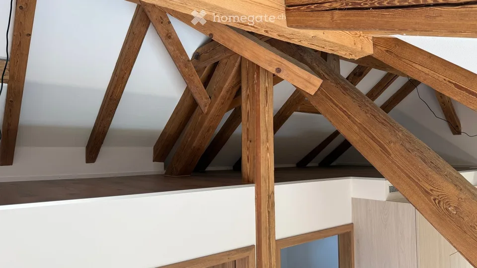 Erstbezug!         Charmante 3.5-Zimmer-Dachwohnung mit Galerie & Lift in Benken ZH