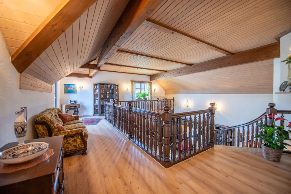 Sustainable living & versatile use - spacious single-family house with 2'000 m² plot