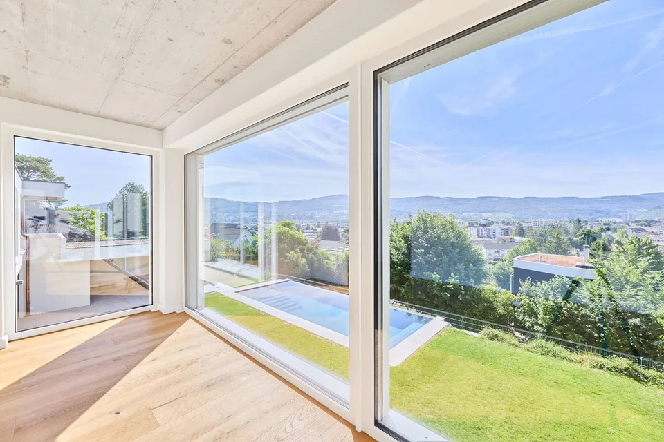Exklusive 7?Zi.-Villa mit Infinitypool und 2-Zi. Einliegerwohung