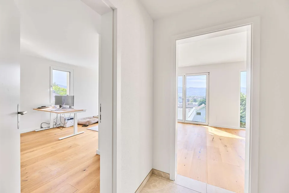 Exklusive 7?Zi.-Villa mit Infinitypool und 2-Zi. Einliegerwohung
