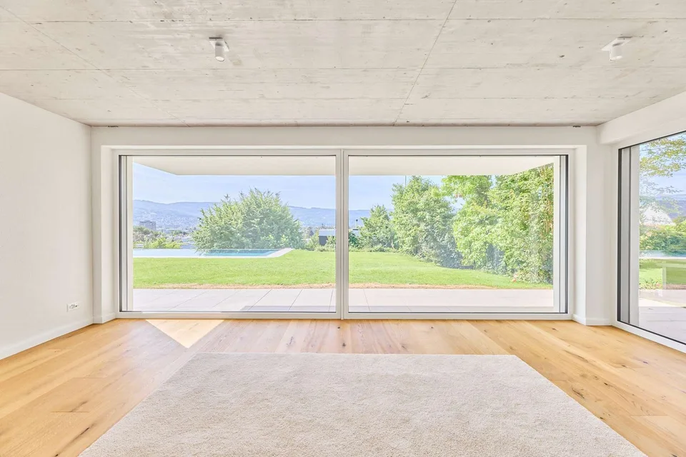Exklusive 7?Zi.-Villa mit Infinitypool und 2-Zi. Einliegerwohung