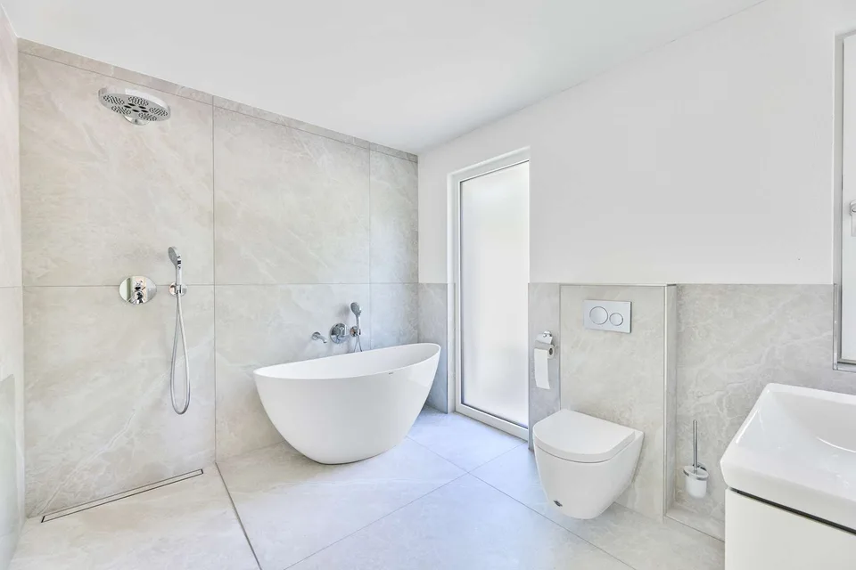 Exklusive 7?Zi.-Villa mit Infinitypool und 2-Zi. Einliegerwohung