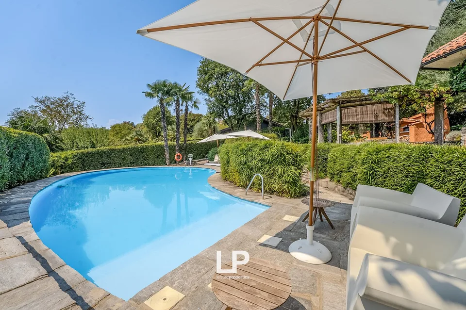 Villa mit Park, Pool und Panoramaterrasse in Besozzo – Foto 12 von 13