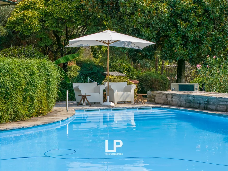 Villa mit Park, Pool und Panoramaterrasse in Besozzo – Foto 9 von 13