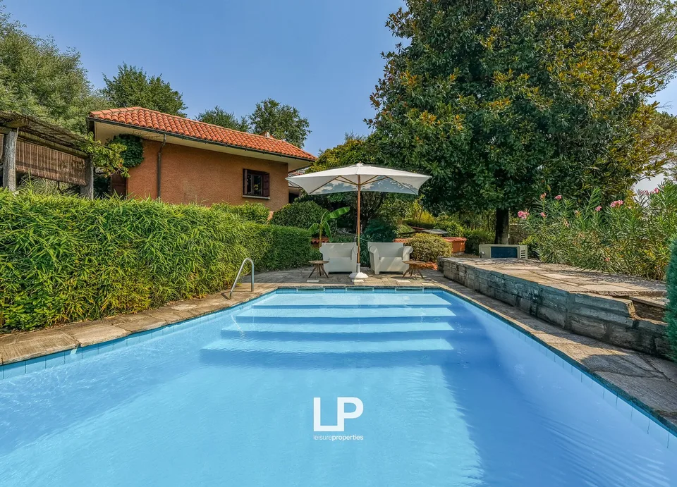 Villa mit Park, Pool und Panoramaterrasse in Besozzo – Foto 5 von 13