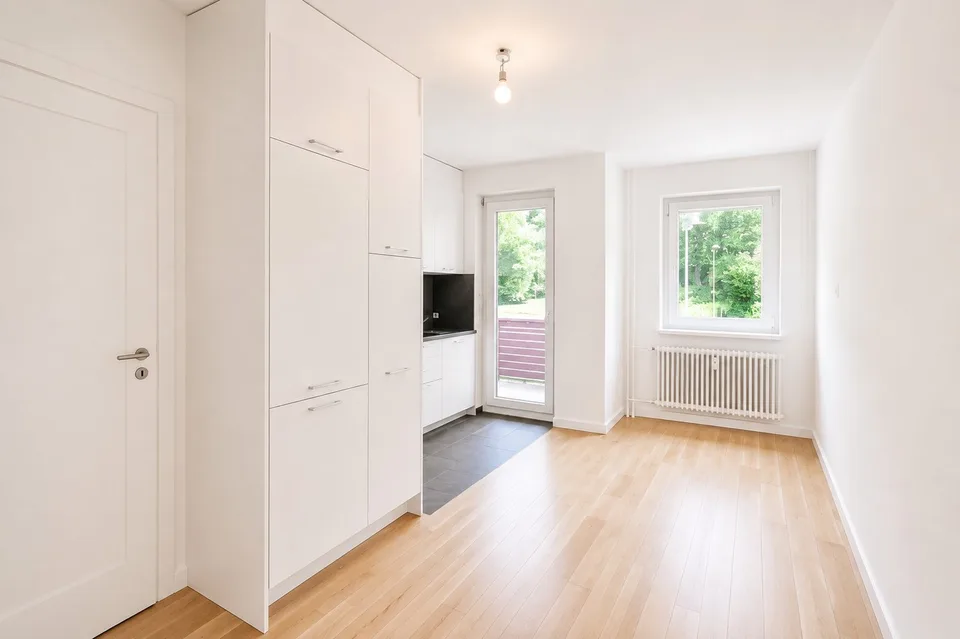 1.5-Room Apartment Seeking Long-Term Relationship with Single