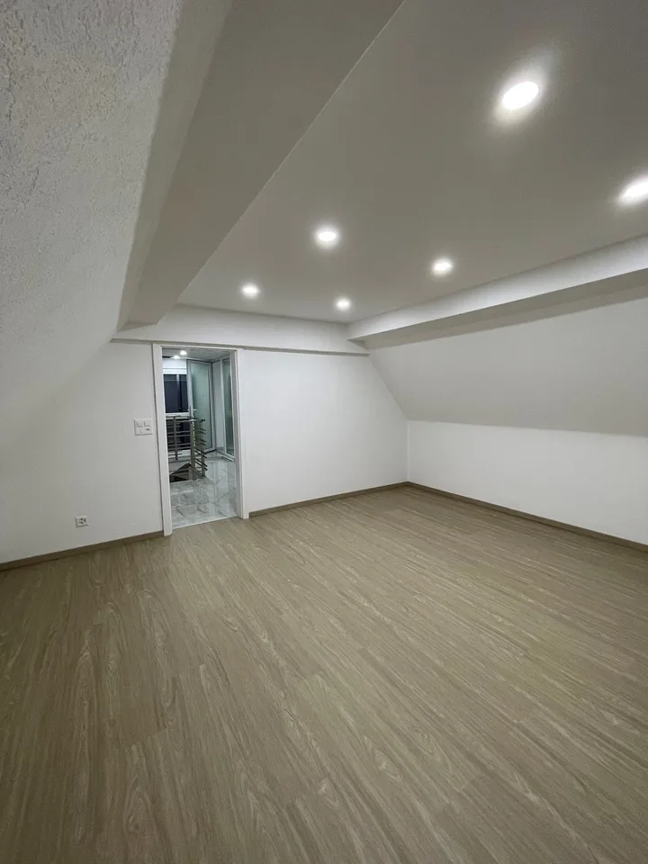 Appartement Duplex 4.5 pcs à Biel/Bienne entièrement rénové