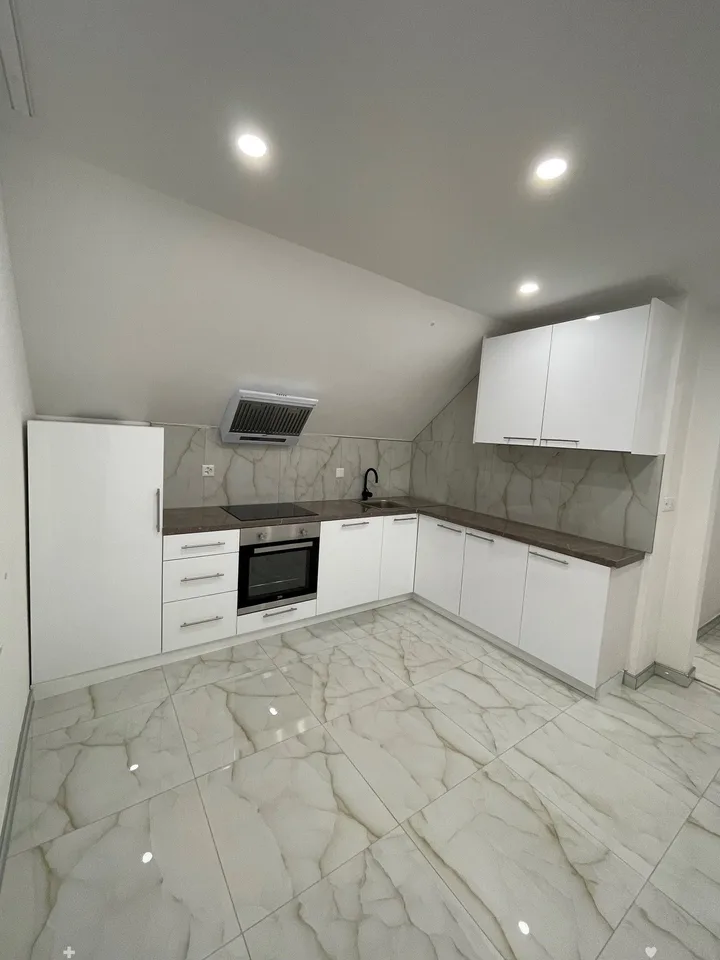 Appartement Duplex 4.5 pcs à Biel/Bienne entièrement rénové