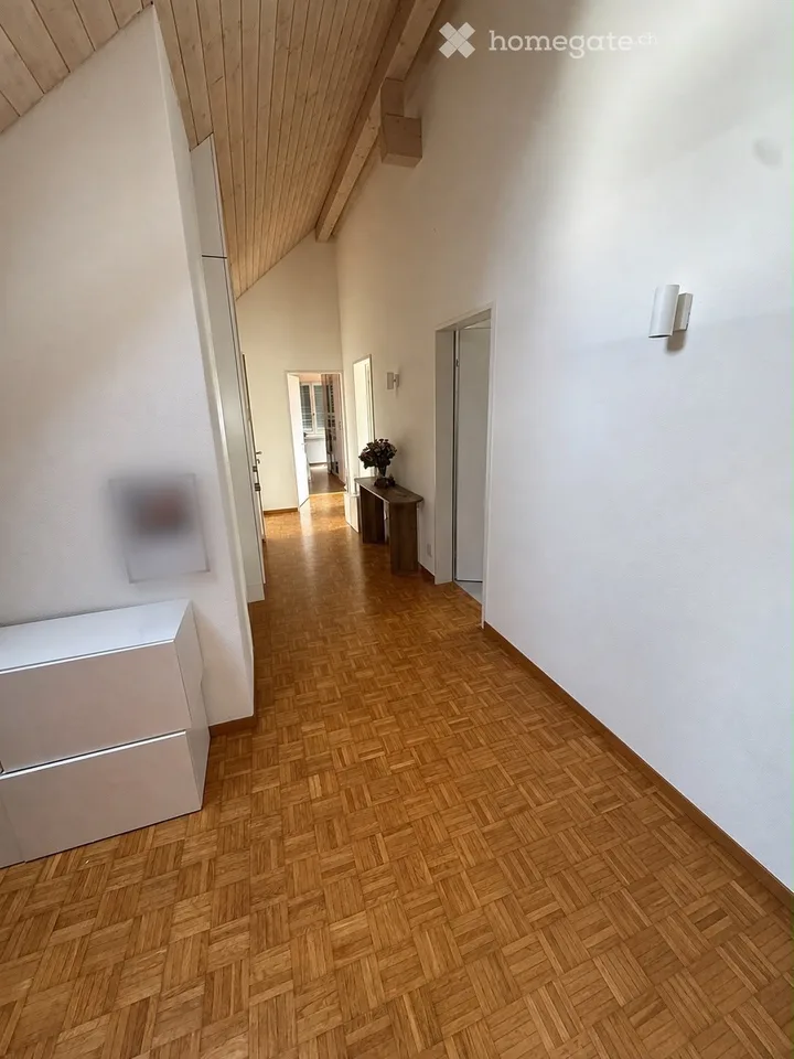 Delizioso appartamento di 2,5 locali in mansarda a Kloten – disponibile dal 1° novembre 2026