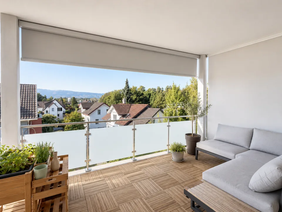 Exklusive 3.5 Zimmer-Wohnung mit grossem Balkon zu vermieten