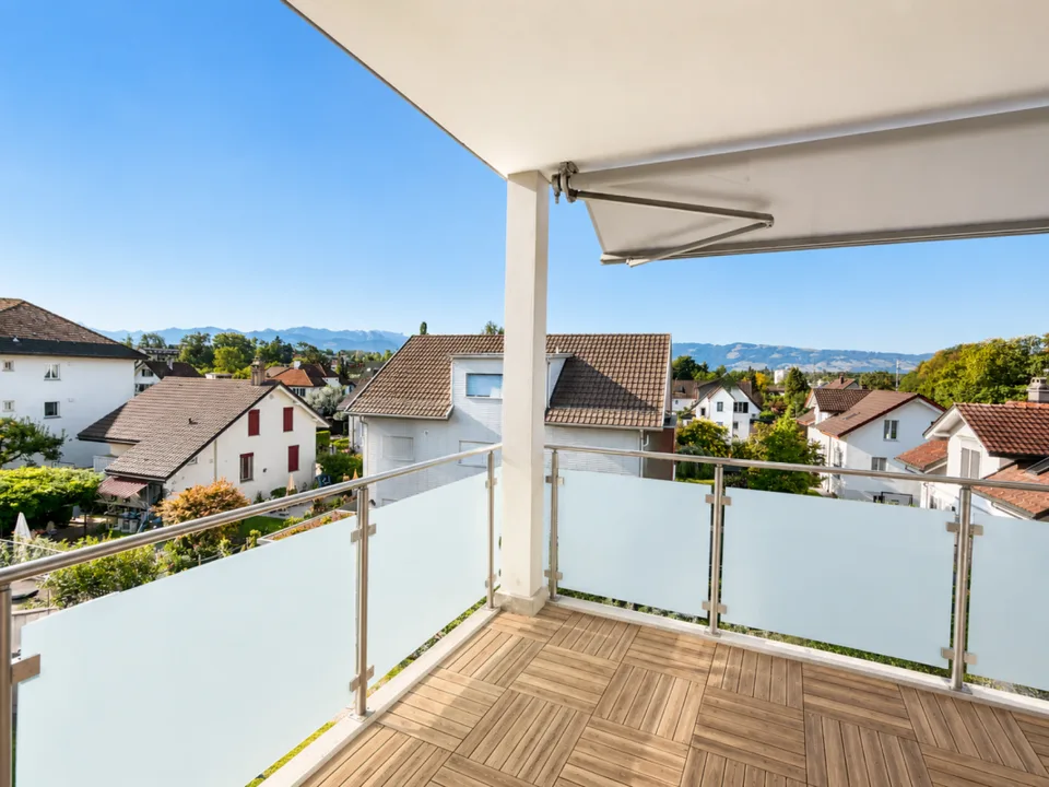 Appartamento esclusivo di 3,5 locali con ampio balcone in affitto
