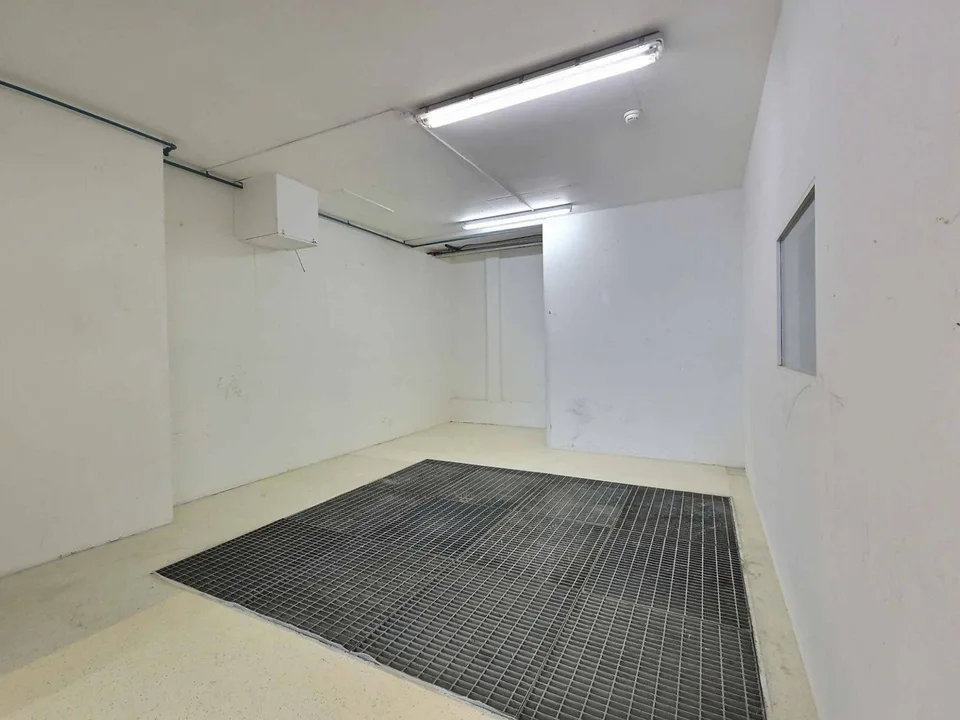 Superficie commerciale/artigianale di ca. 243 m2