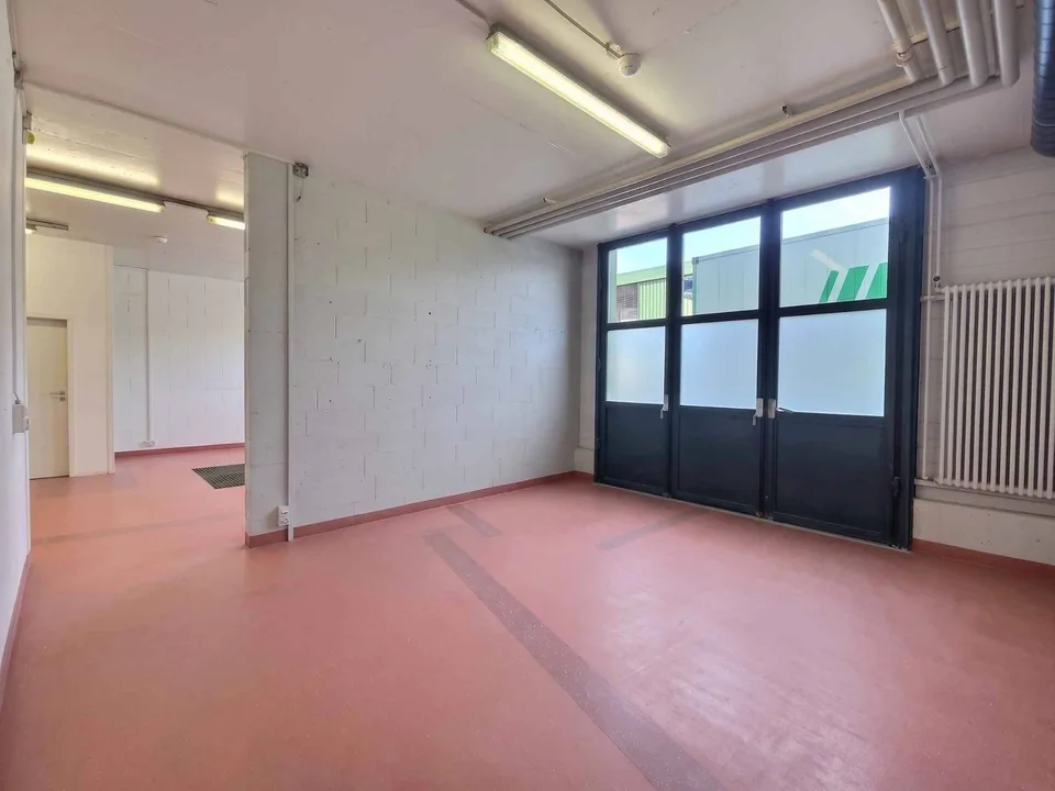 Superficie commerciale/artigianale di ca. 243 m2