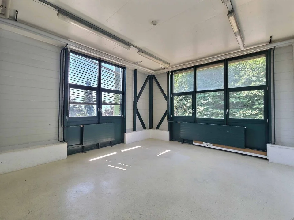 Superficie commerciale/artigianale di ca. 243 m2