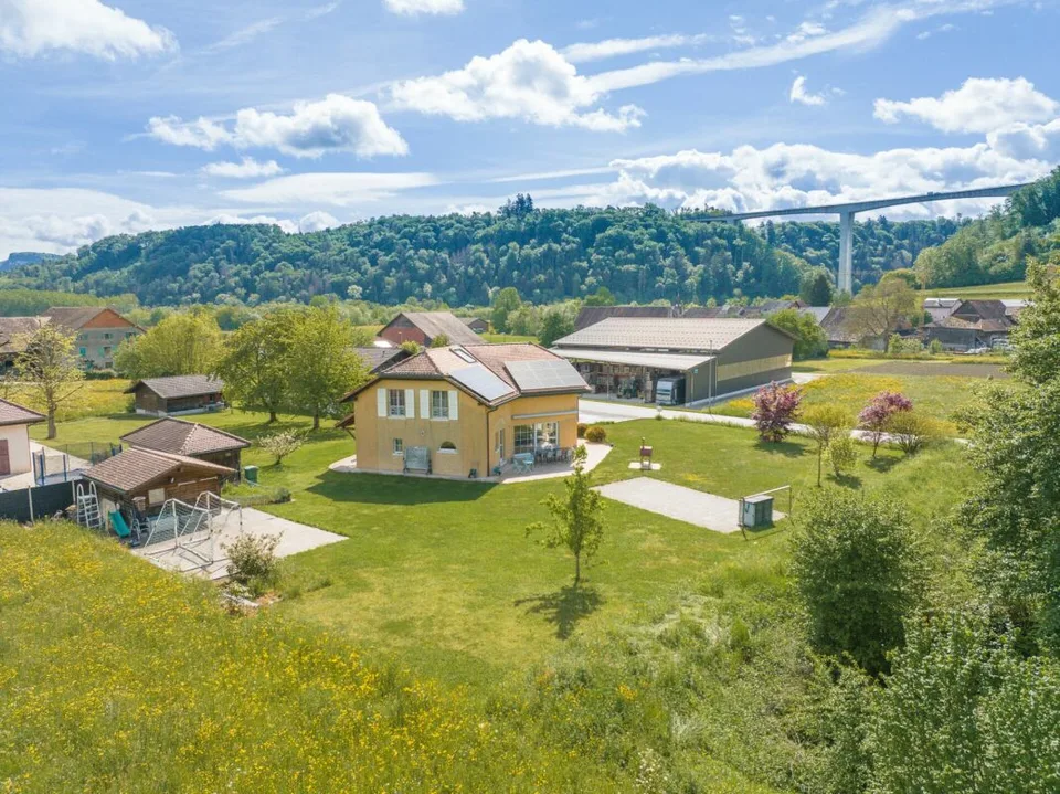 Superbe villa individuelle avec un vaste terrain