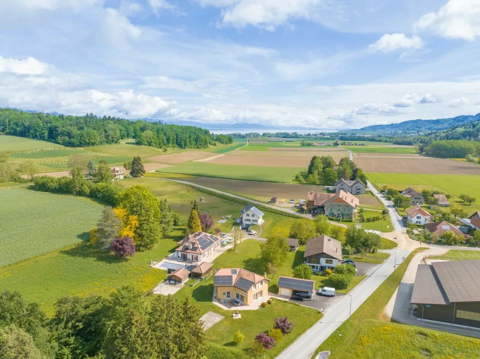Beautiful individual villa with a large plot