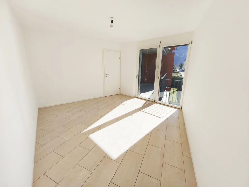 Luminoso 2,5 con terrazzo abitabile in tranquilla zona verde