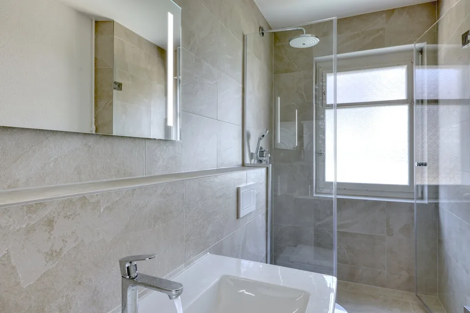 Hochwertig sanierte 2.5-Zimmer-Wohnung im Seefeld – Foto 6 von 12