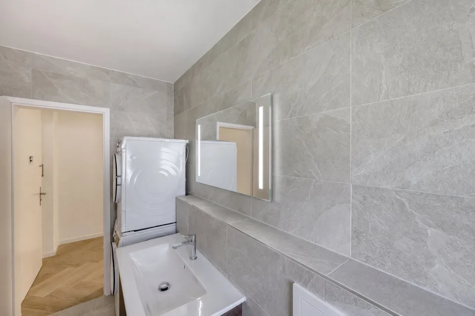 Hochwertig sanierte 2.5-Zimmer-Wohnung im Seefeld – Foto 2 von 12