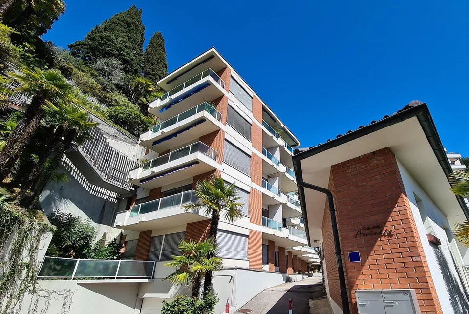 3.5 rooms with breathtaking lake view in Lugano Castagnola