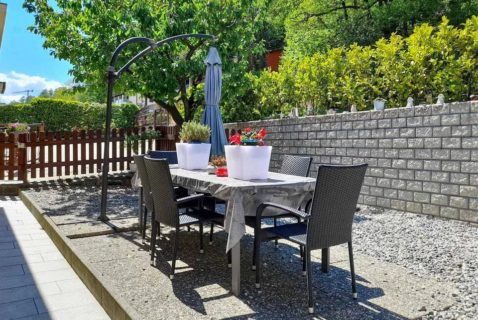 Zweifamilienhaus mit Garten in Canobbio