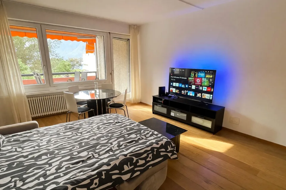 Schönes 2,5-Zimmer-Wohnung mit Seeblick-Terrasse in Ferienresidenz