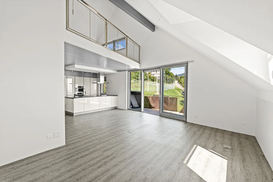 Prestige apartment renovated with spectacular views of the lake!