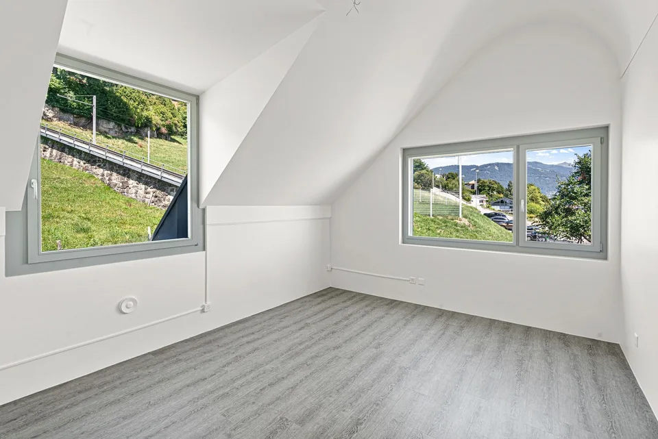 Prestige apartment renovated with spectacular views of the lake!