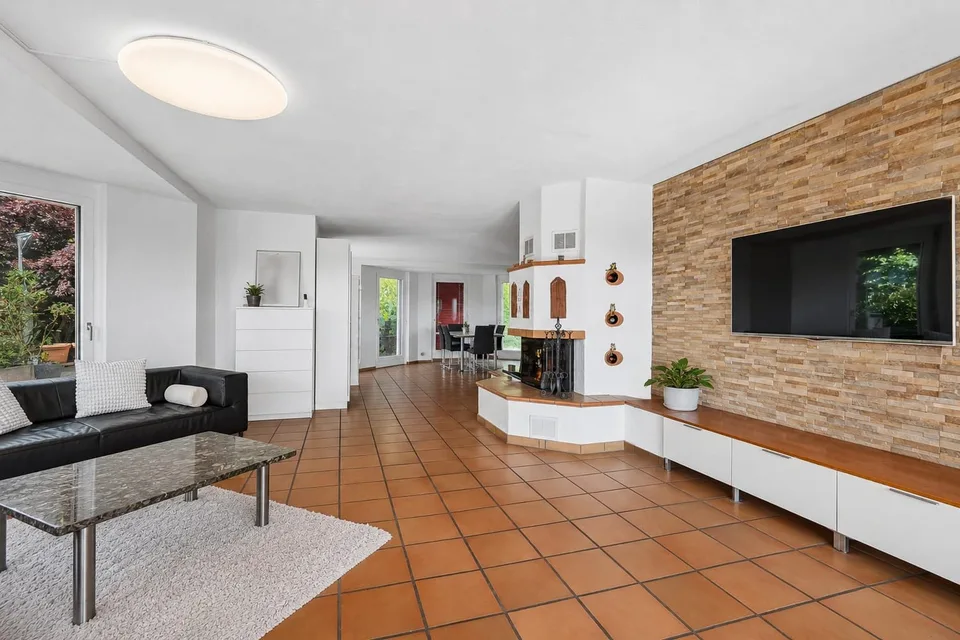 Ampia casa unifamiliare di 7,5 locali con terreno esteso a Rickenbach LU