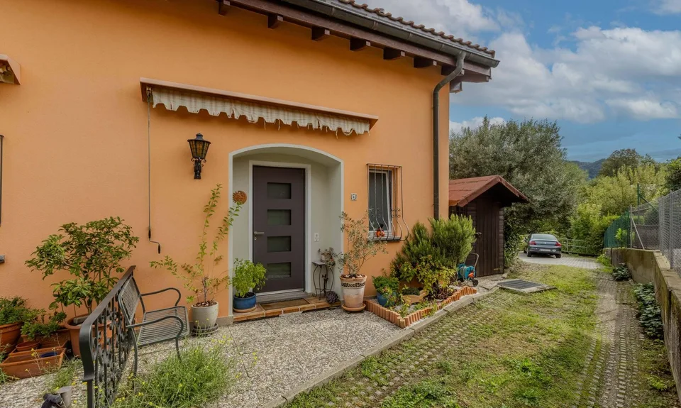ELEGANTE CASA DI 3.5 LOCALI CON GIARDINO A CASTEL SAN PIETRO