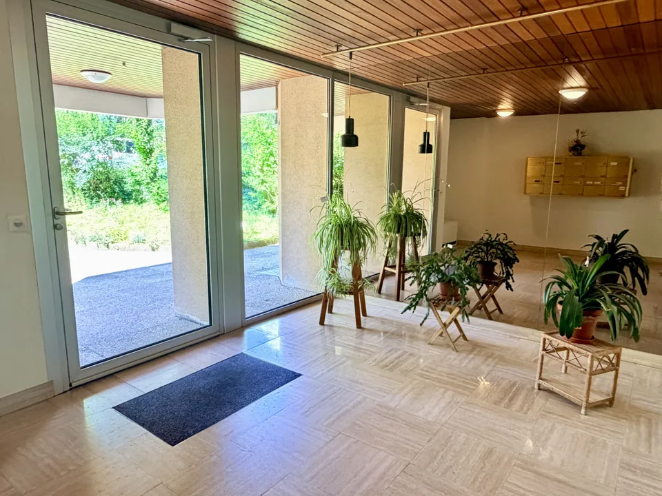 Beautiful family apartment in a well-maintained condominium in Tolochenaz