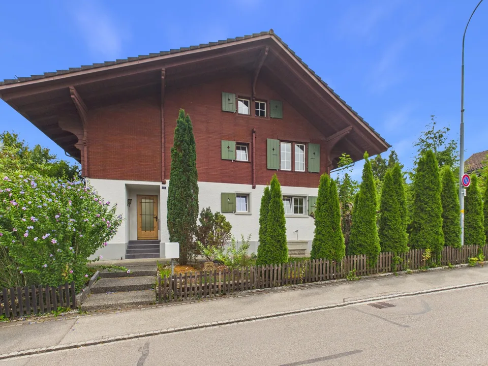 Sonniges Einfamilienhaus in ruhigem Quartier mit Waldnähe