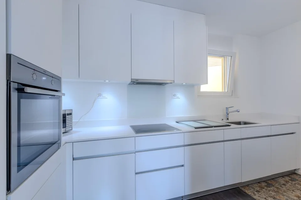 BRIGHT AND ELEGANT 3.5 ROOM APARTMENT WITH OPEN VIEW IN PORZA