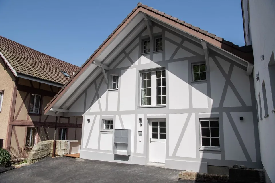 Kernsanierte zentral gelegene 3.5 Zi-Wohnung