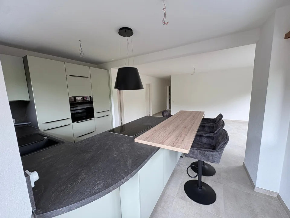 Erstbezug nach Renovation – Helle 4.5-Zimmer-Wohnung mit zwei sonnigen Balkonen