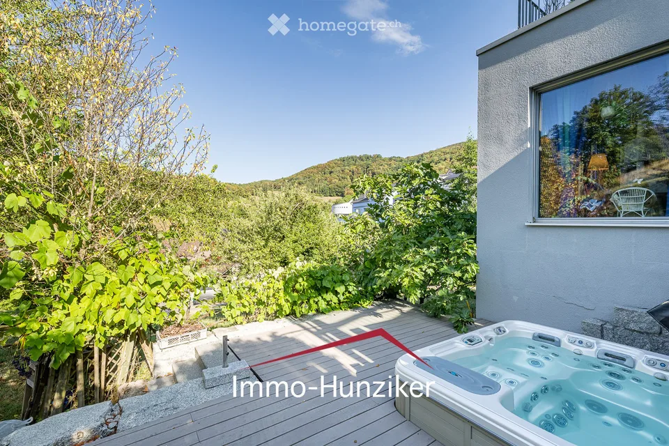 Living in an exclusive location with a view - single-family house with annex