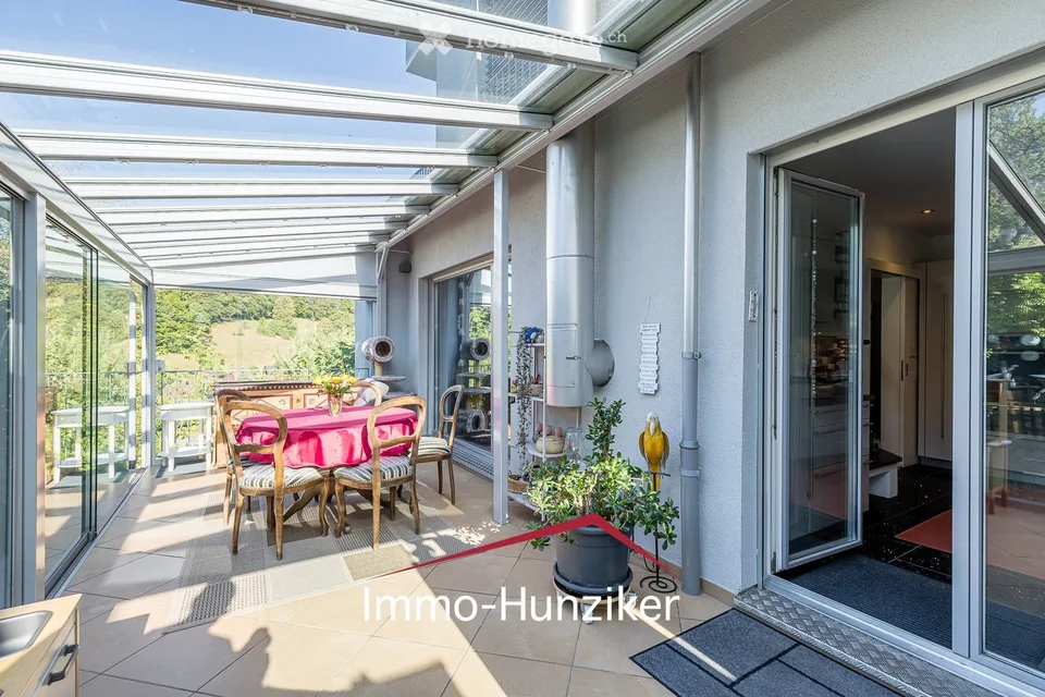Living in an exclusive location with a view - single-family house with annex