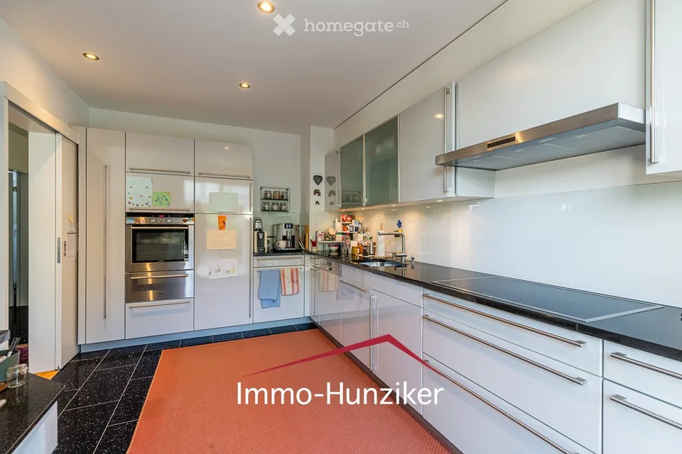 Living in an exclusive location with a view - single-family house with annex