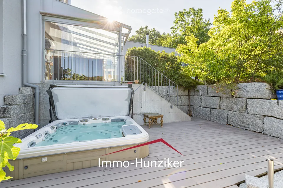 Living in an exclusive location with a view - single-family house with annex