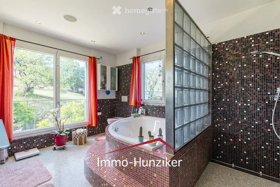 Living in an exclusive location with a view - single-family house with annex