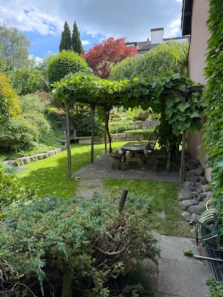 Family Paradise: Semi-Detached House with Sunny Garden and Great Development Potential