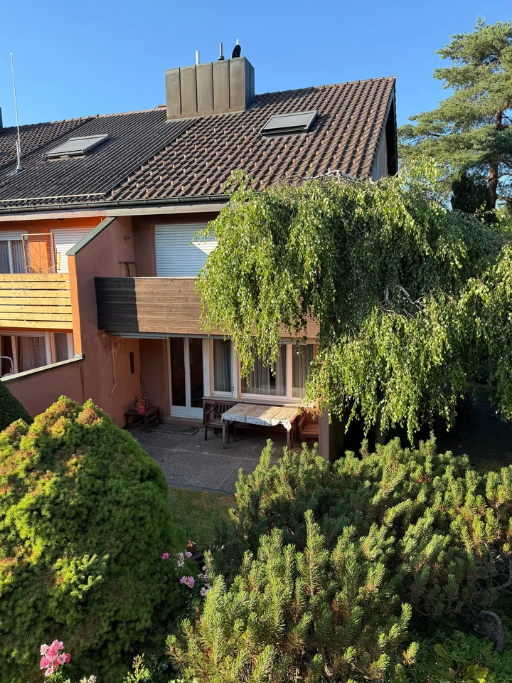 Family Paradise: Semi-Detached House with Sunny Garden and Great Development Potential