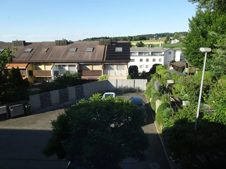 Family Paradise: Semi-Detached House with Sunny Garden and Great Development Potential