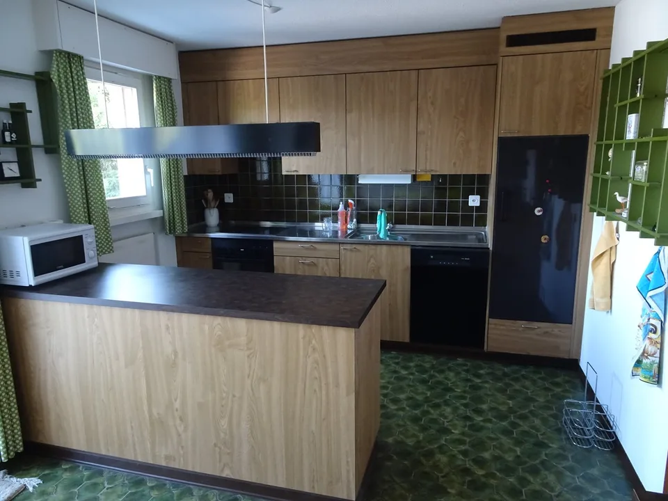 Family Paradise: Semi-Detached House with Sunny Garden and Great Development Potential